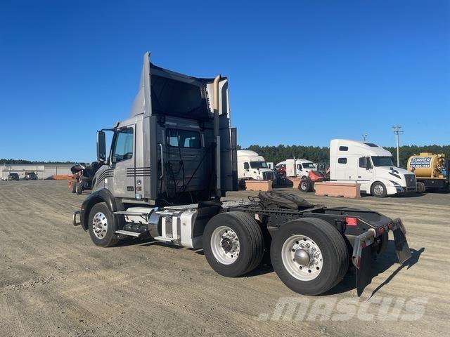 Volvo VNR Naudoti vilkikai