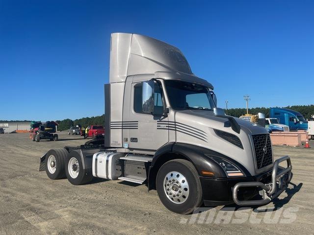 Volvo VNR Naudoti vilkikai