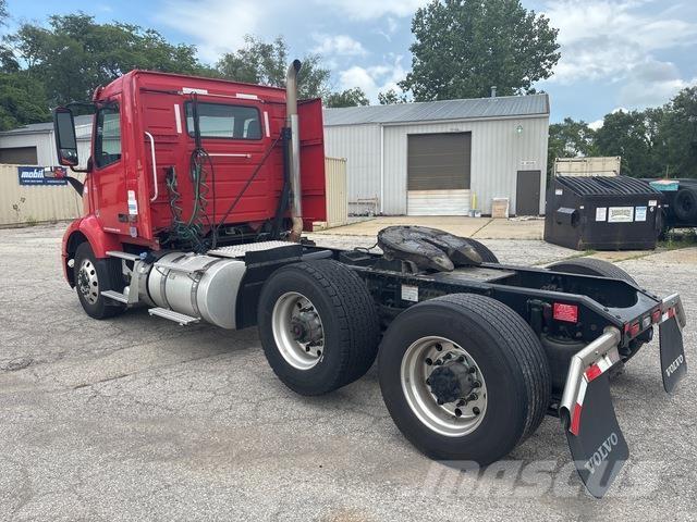 Volvo VNR Naudoti vilkikai