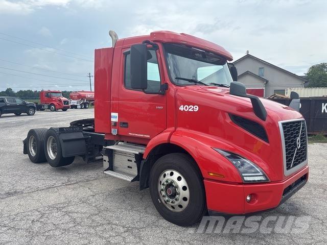 Volvo VNR Naudoti vilkikai