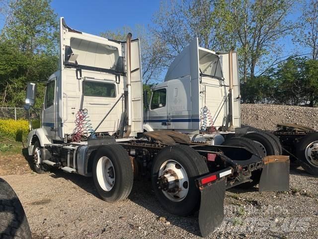 Volvo VNR64T Naudoti vilkikai