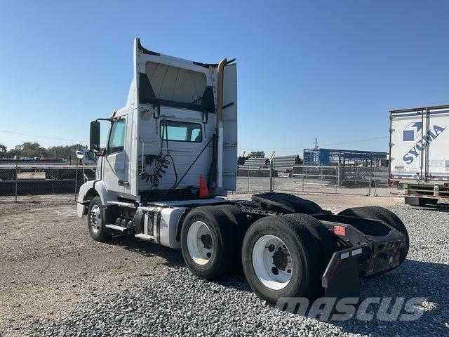 Volvo VNR64T Naudoti vilkikai