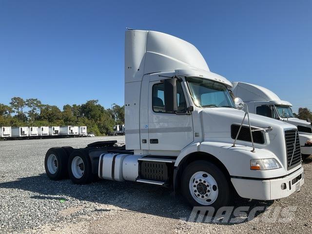 Volvo VNR64T Naudoti vilkikai