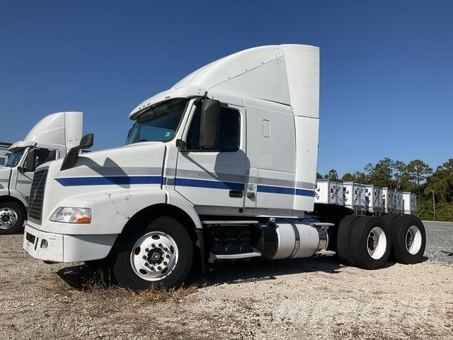 Volvo VNR64T Naudoti vilkikai