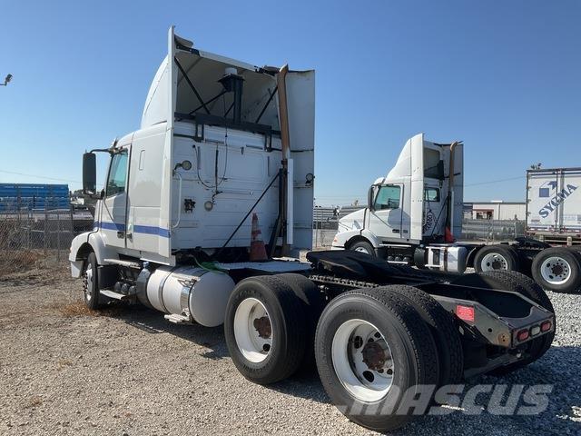 Volvo VNR64T Naudoti vilkikai