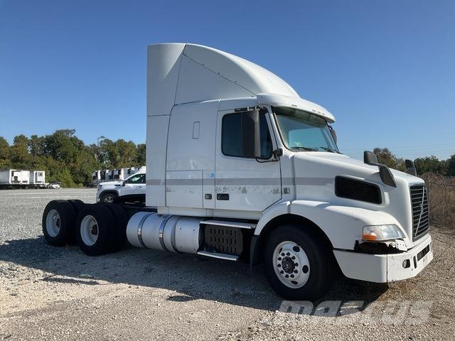 Volvo VNR64T Naudoti vilkikai