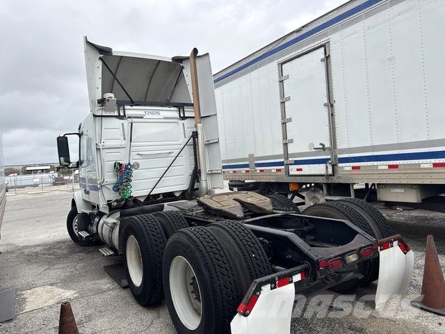 Volvo VNR64T Naudoti vilkikai