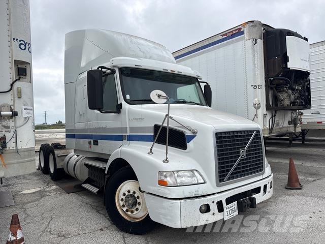 Volvo VNR64T Naudoti vilkikai