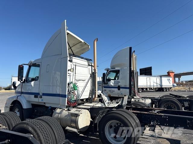 Volvo VNR64T Naudoti vilkikai