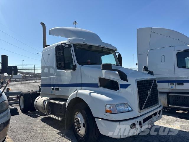 Volvo VNR64T Naudoti vilkikai