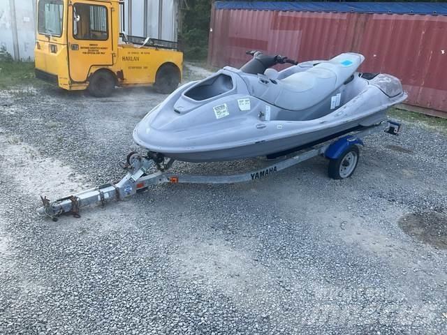 Yamaha  Darbiniai laivai / baržos ir pantonai