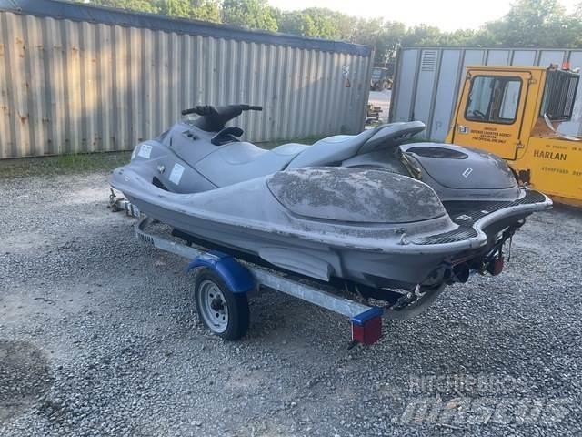 Yamaha  Darbiniai laivai / baržos ir pantonai
