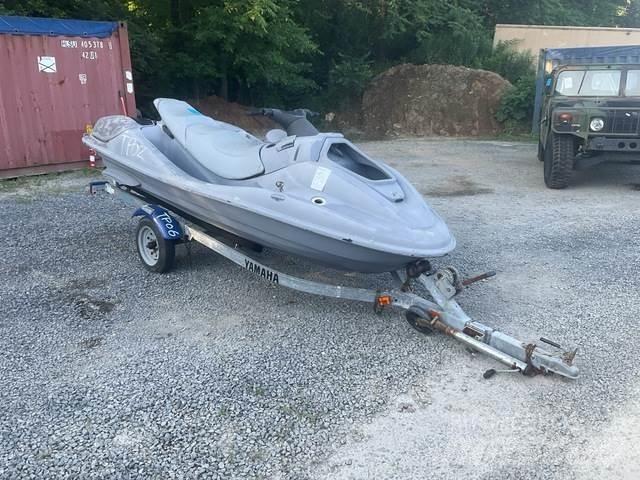 Yamaha  Darbiniai laivai / baržos ir pantonai