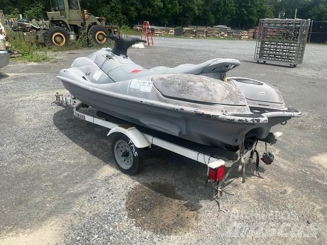 Yamaha  Darbiniai laivai / baržos ir pantonai