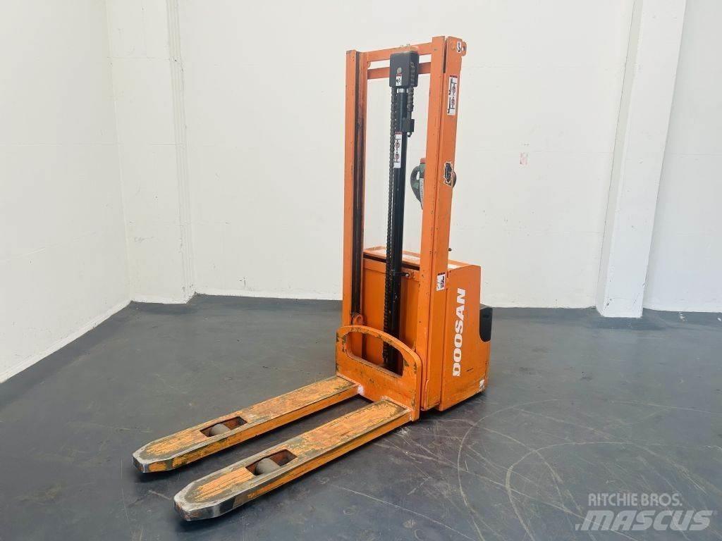 Doosan LEDS12.5C Rankiniai vėžimėliai