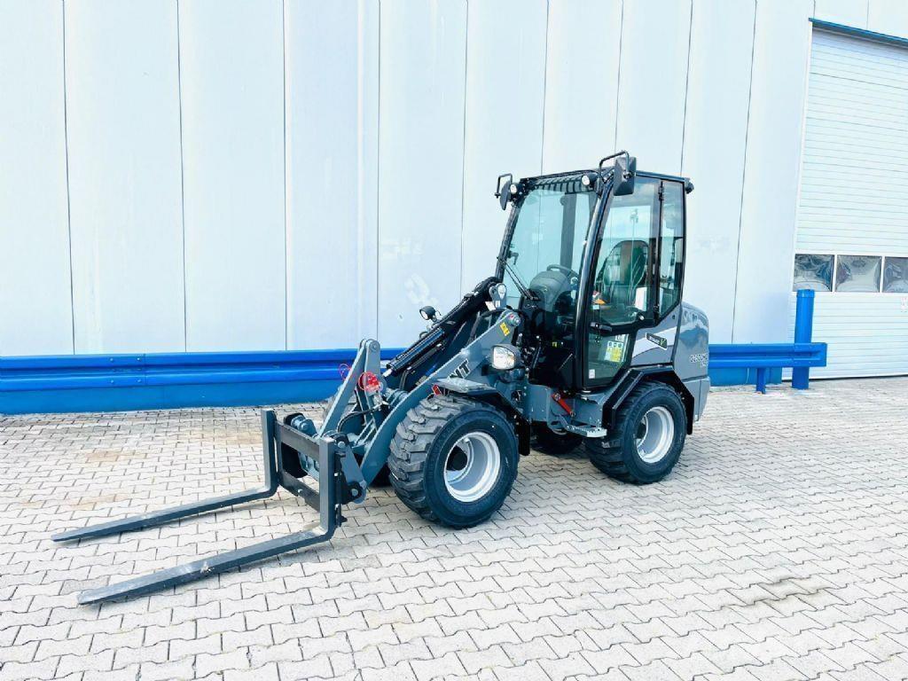 GiANT G2500 X-TRA HD Naudoti ratiniai krautuvai