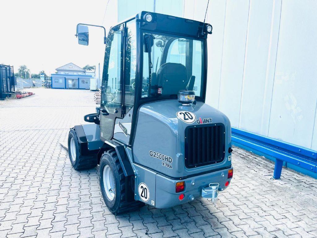 GiANT G2500 X-TRA HD Naudoti ratiniai krautuvai