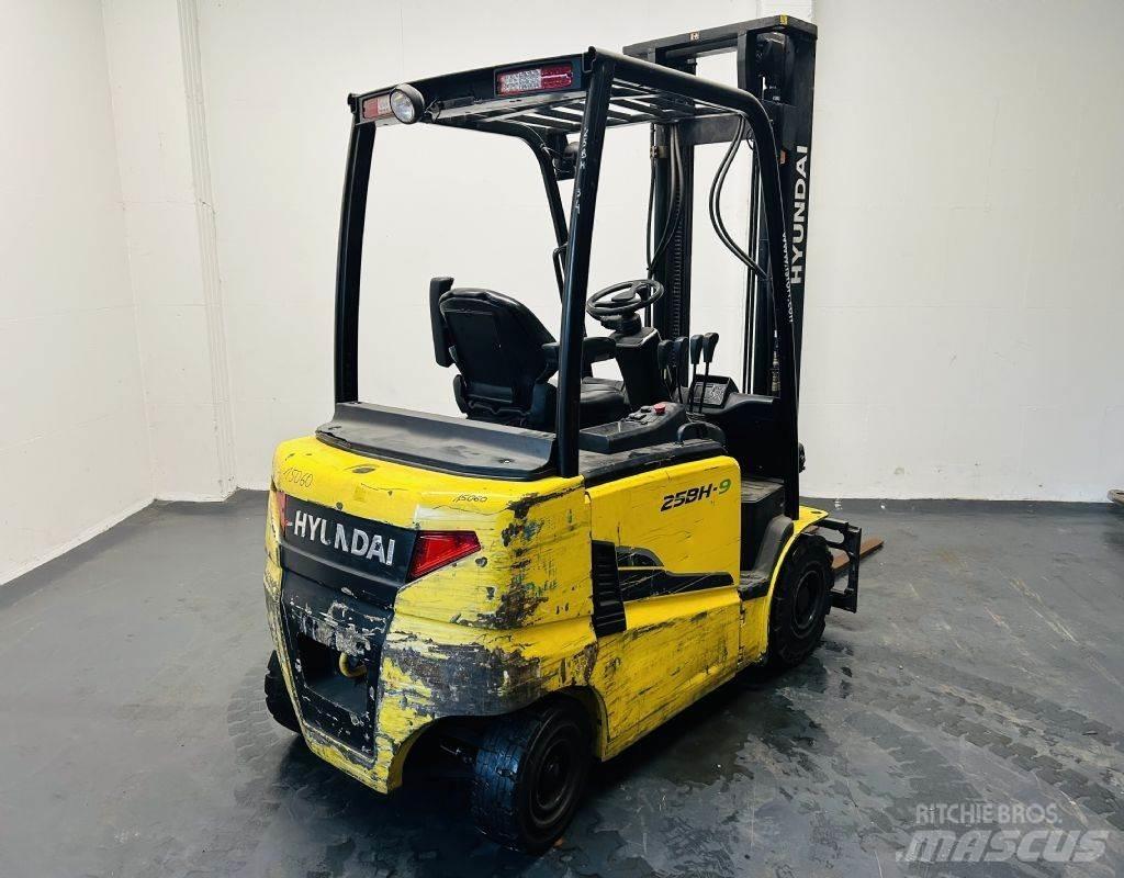 Hyundai 25BH-9 Elektriniai šakiniai krautuvai