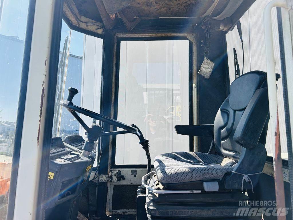 Schaeff KL835 Krautuvai su šoniniu pasukimu