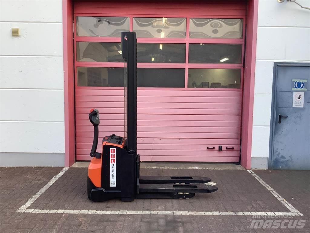 Toyota SWE120 Rankiniai vėžimėliai
