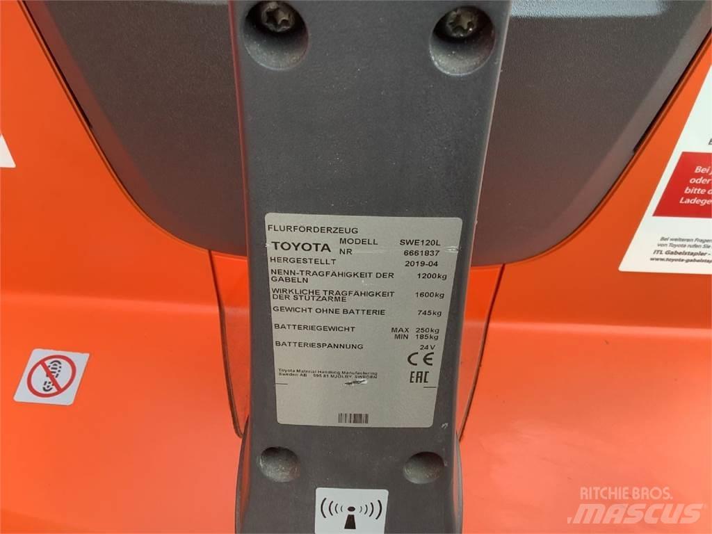 Toyota SWE120L Rankiniai vėžimėliai