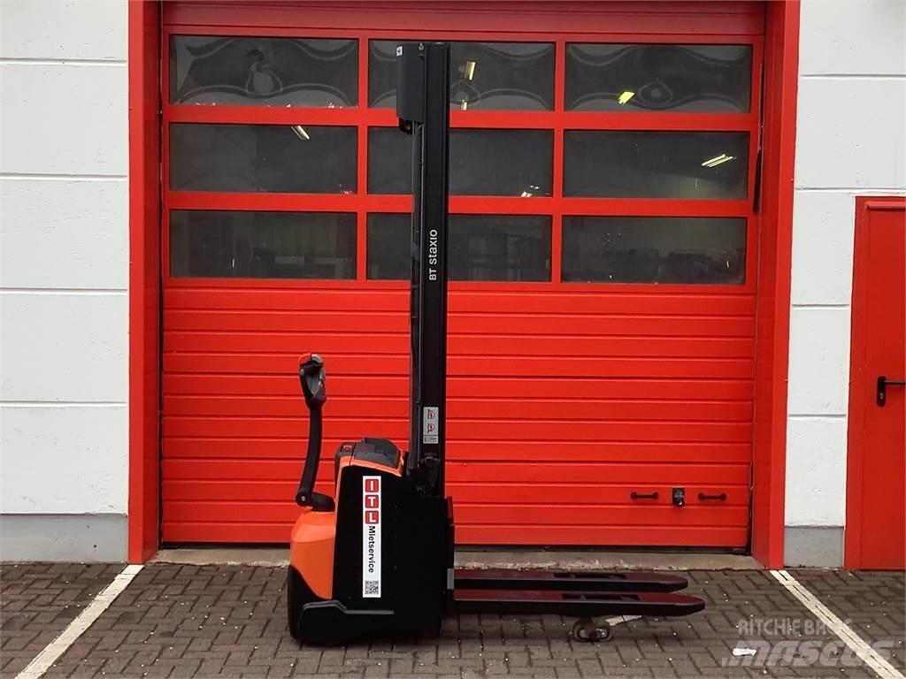 Toyota SWE120L Rankiniai vėžimėliai