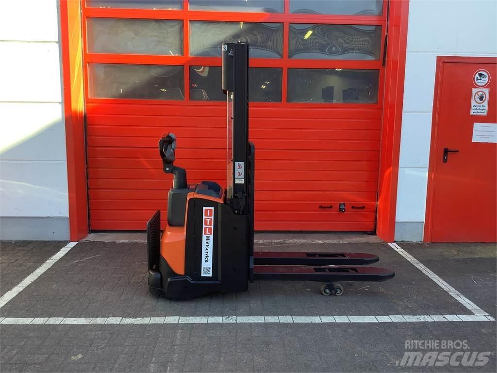 Toyota SWE120L Rankiniai vėžimėliai