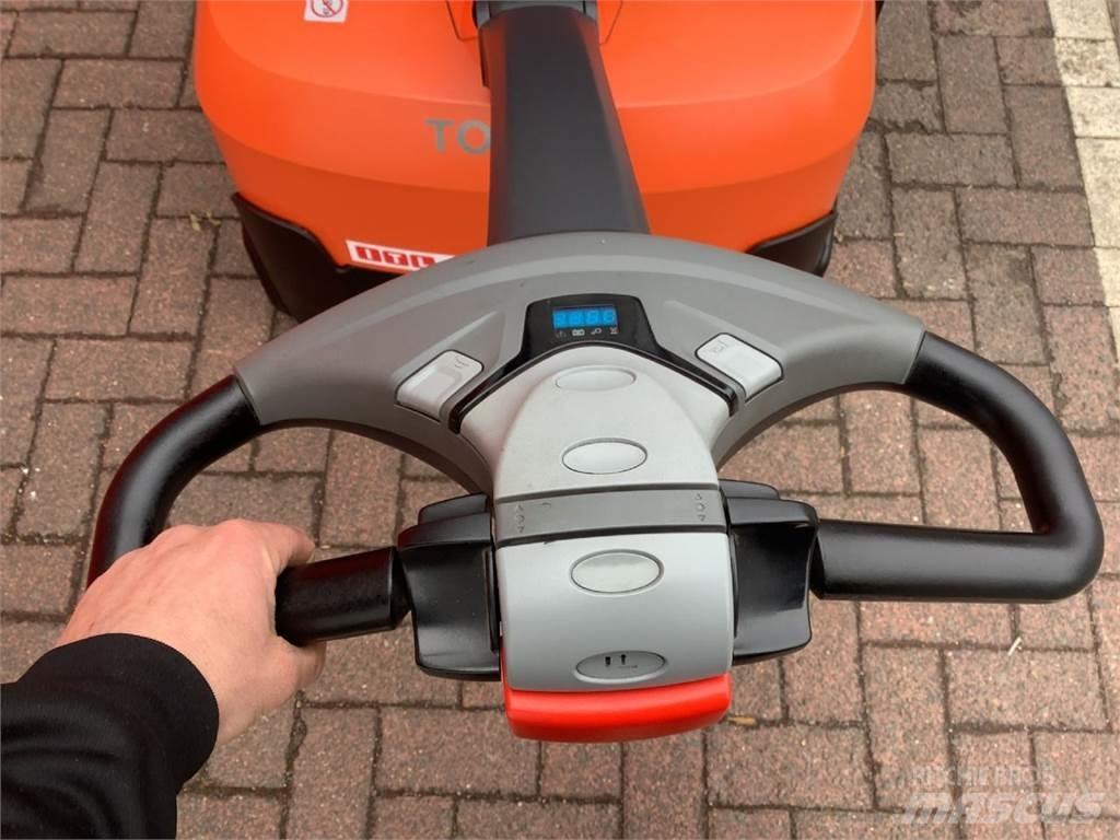 Toyota SWE140 Rankiniai vėžimėliai