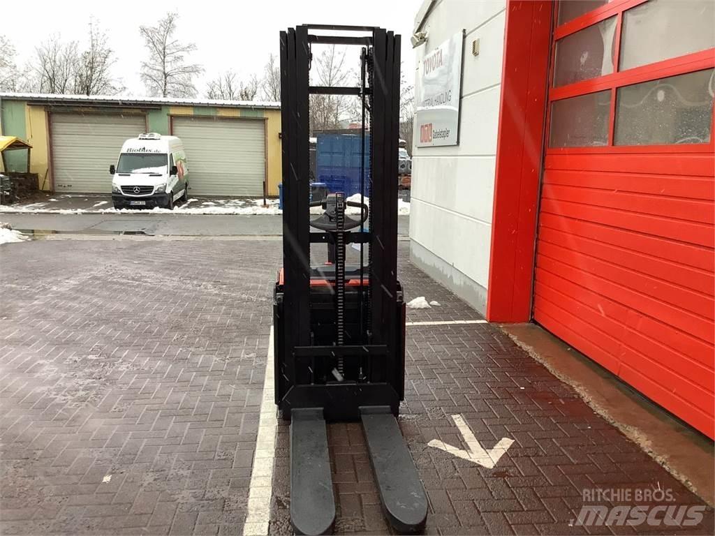 Toyota SWE140L Rankiniai vėžimėliai