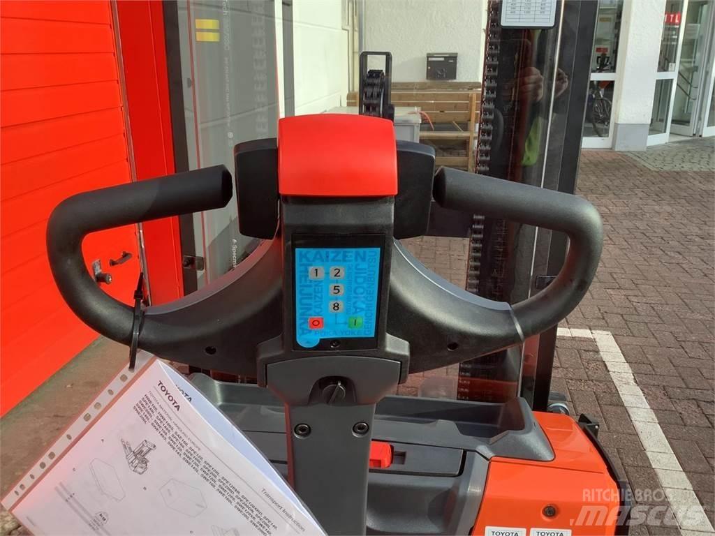 Toyota SWE140L Rankiniai vėžimėliai
