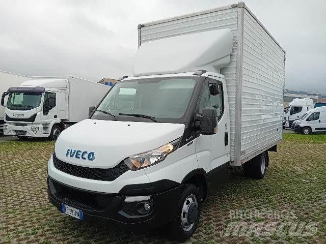 Iveco 35C13 Sunkvežimiai su dengtu kėbulu