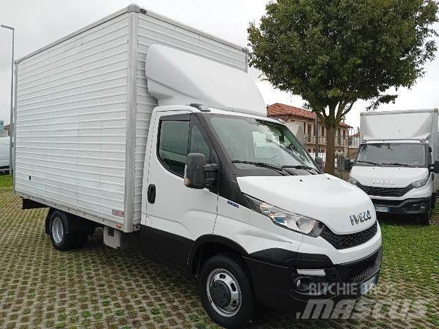 Iveco 35C13 Sunkvežimiai su dengtu kėbulu