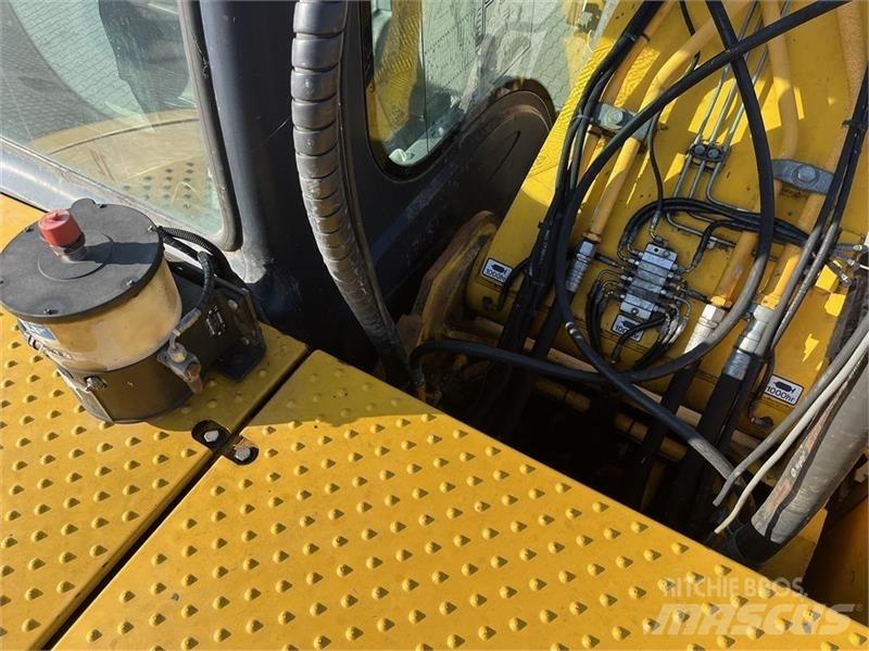 JCB JS220LC Vikšriniai ekskavatoriai
