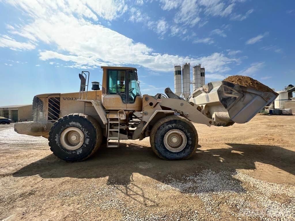 Volvo L180F Naudoti ratiniai krautuvai