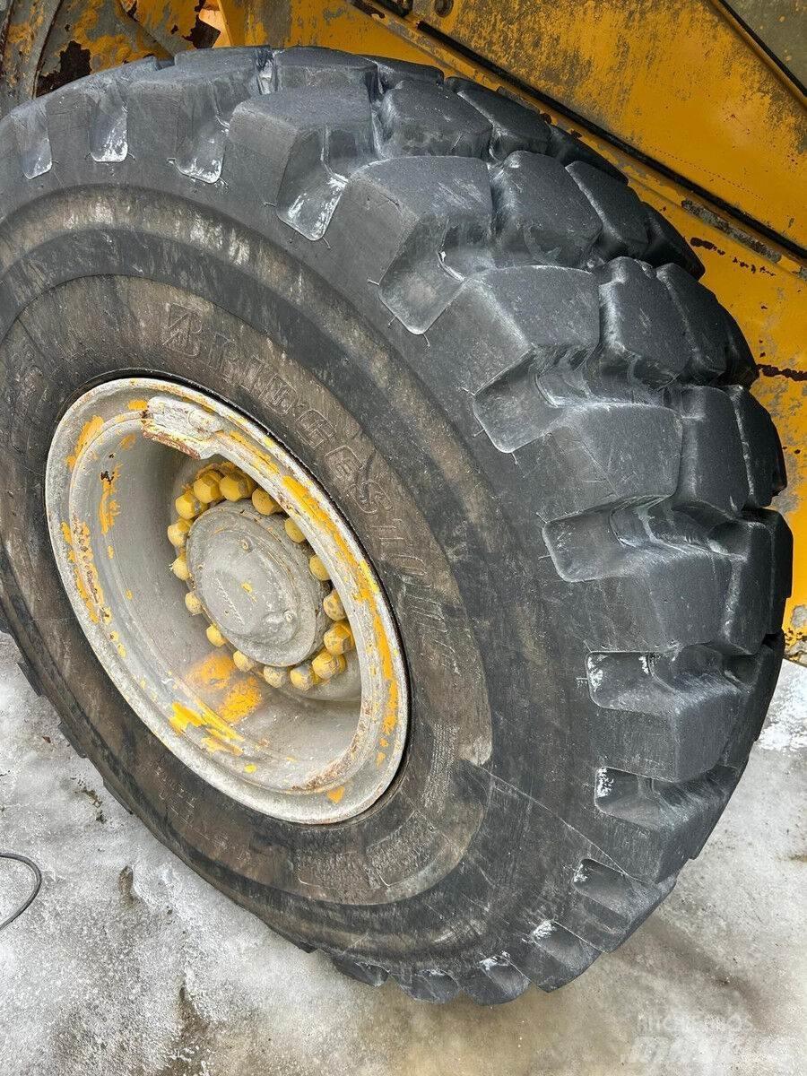 Volvo L90E Vikšriniai ekskavatoriai
