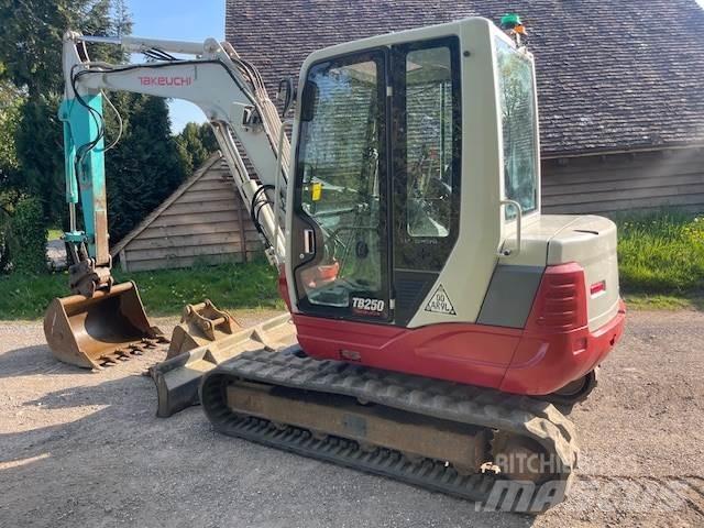 Takeuchi TB250 Vidutinės galios ekskavatoriai 7-12 t