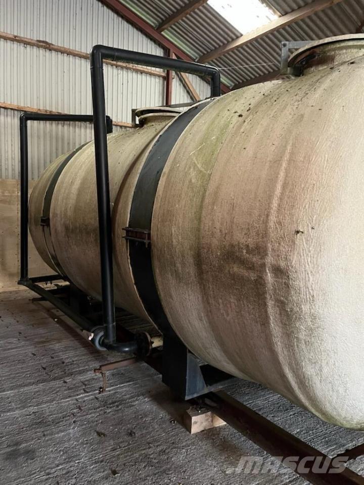  15.000 L vandtank Priėmimo bunkeriai, pūtimo įrenginiai ir keltuvai