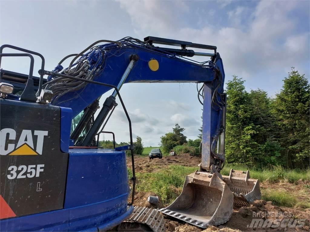 CAT 325F Vikšriniai ekskavatoriai