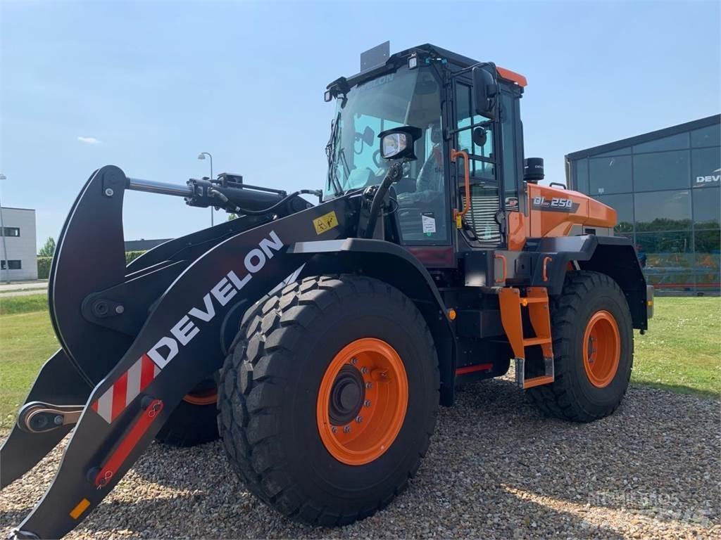 Develon DL250-7 Naudoti ratiniai krautuvai