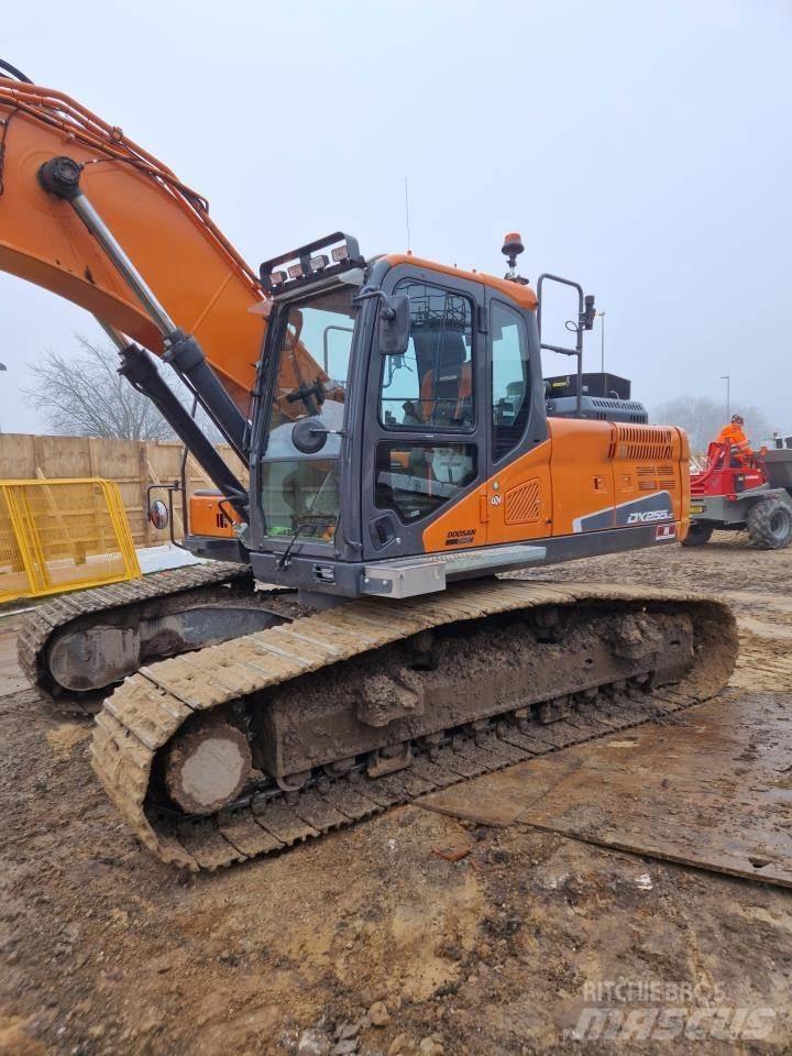Doosan 255-5 Vikšriniai ekskavatoriai