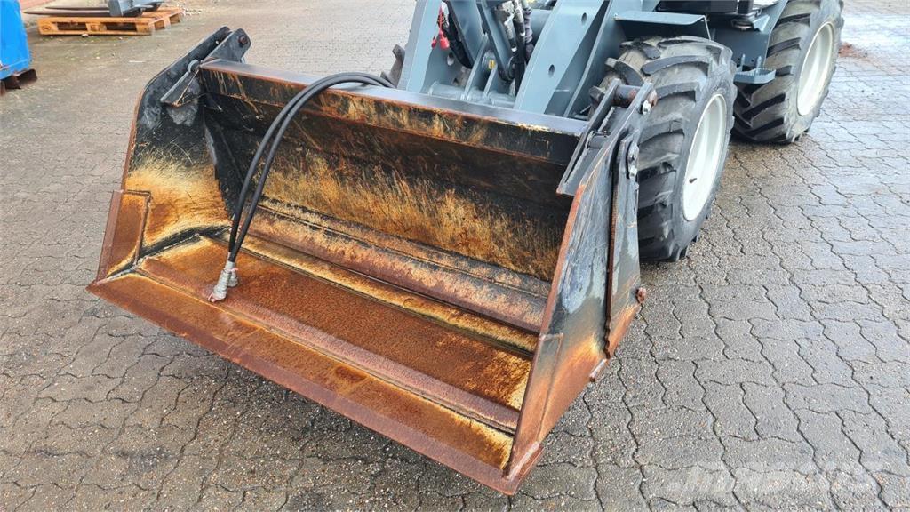 GiANT 4I1 SKOVL Kiti naudoti statybos komponentai