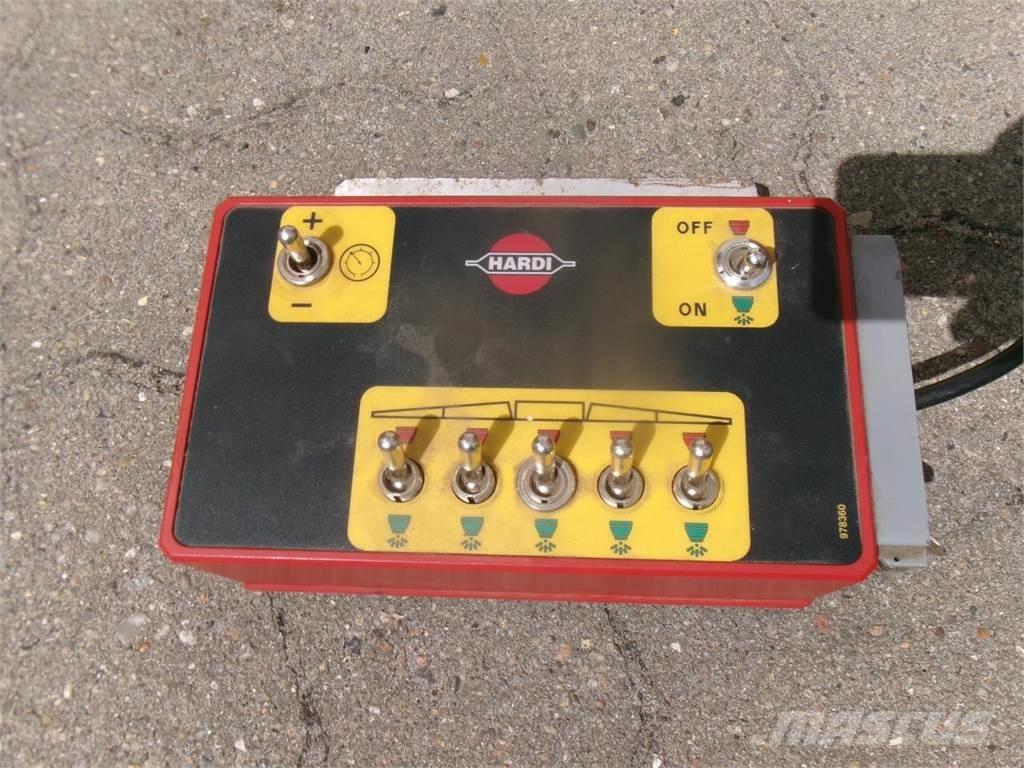 Hardi 1200L 15 M Įmontuoti purkštuvai