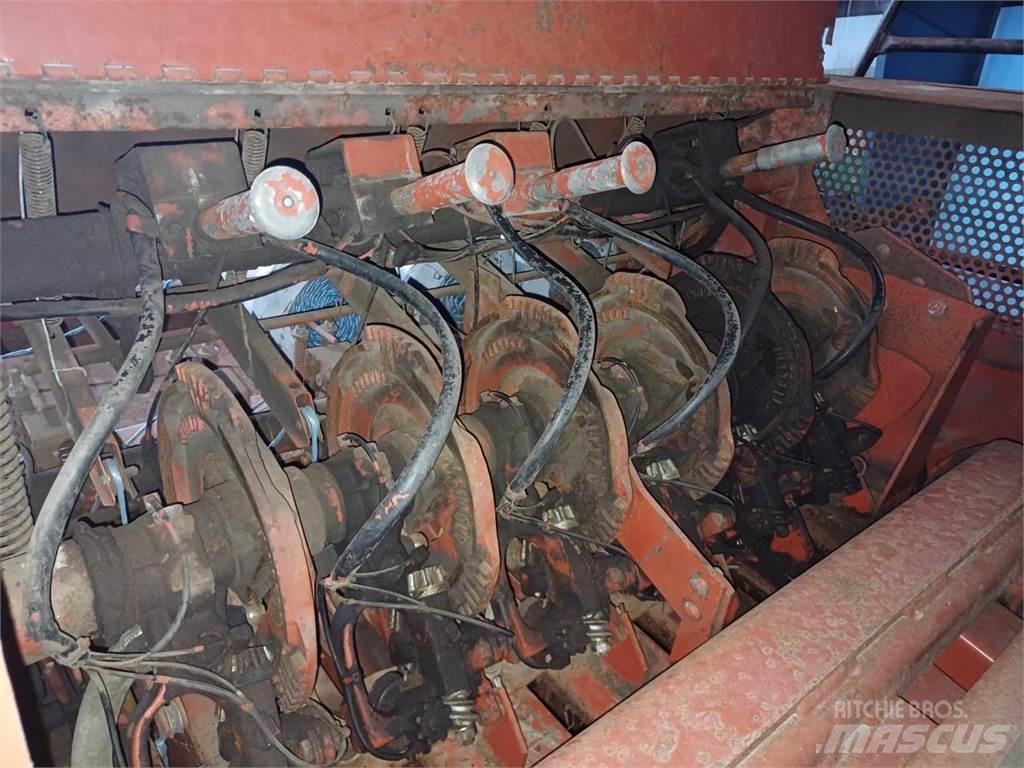 Hesston 4900 Stačiakampių ryšulių presai