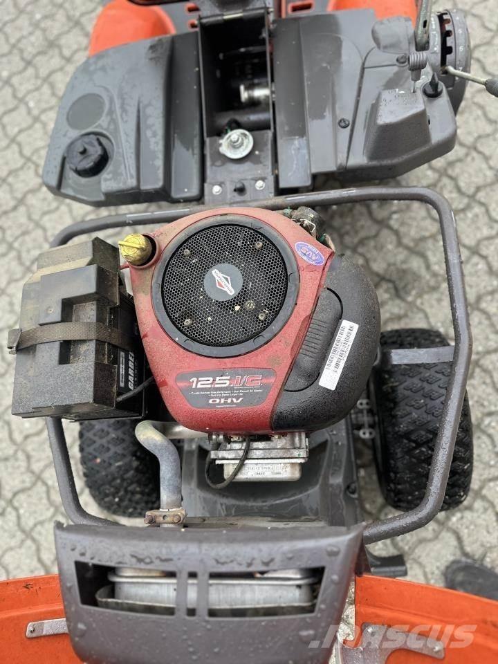 Husqvarna R13C Naudoti kompaktiški traktoriai