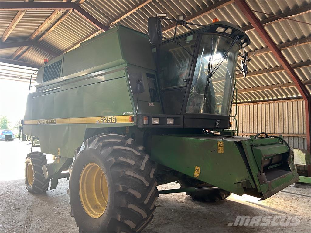 John Deere 2256 Derliaus nuėmimo kombainai
