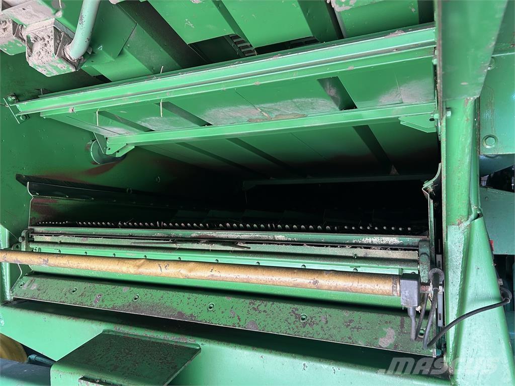 John Deere 2256 Derliaus nuėmimo kombainai