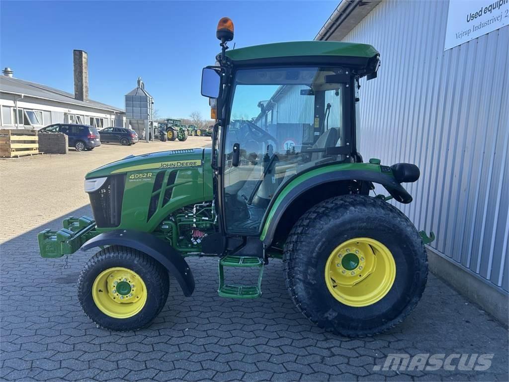 John Deere 4052R Naudoti kompaktiški traktoriai