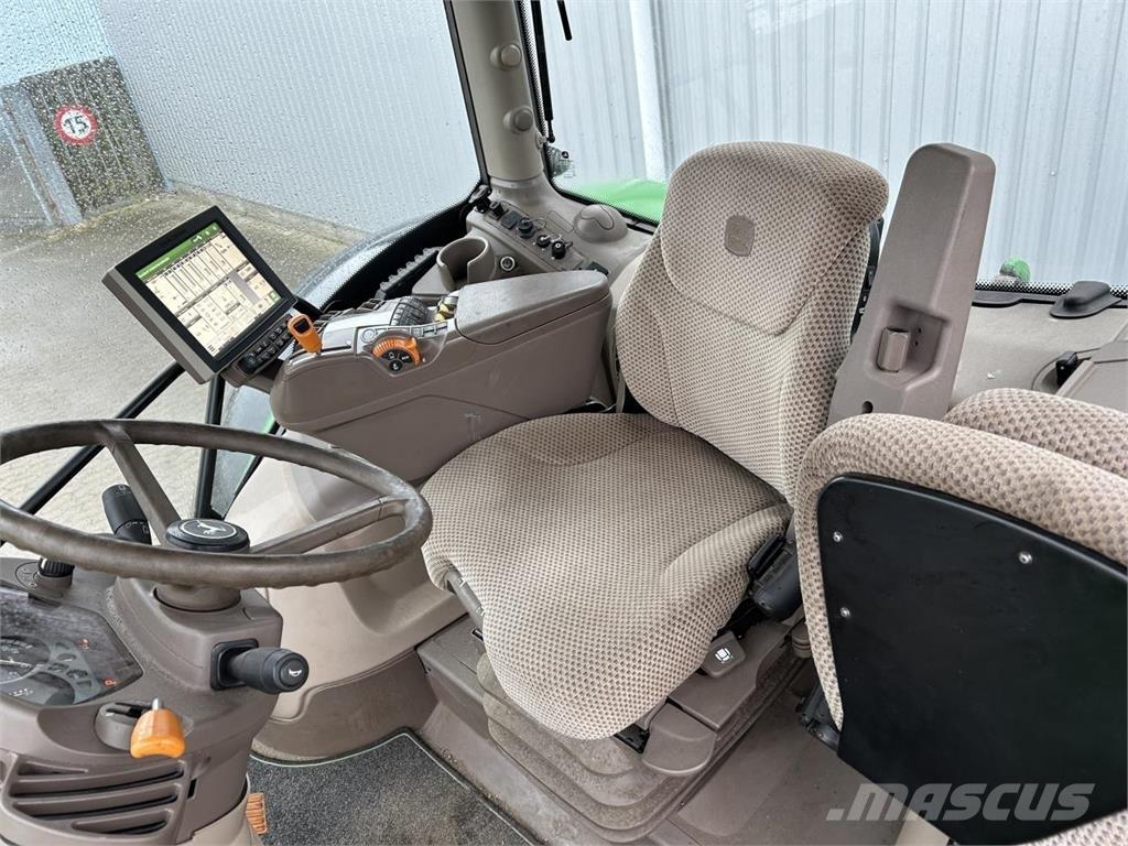John Deere 6215R Traktoriai