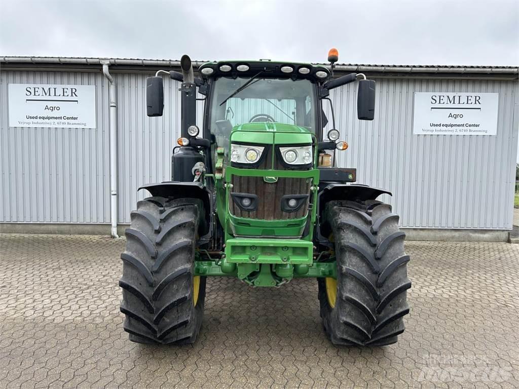 John Deere 6215R Traktoriai