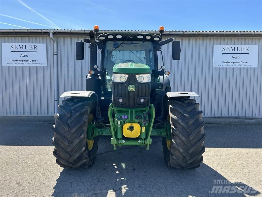 John Deere 6215R Traktoriai